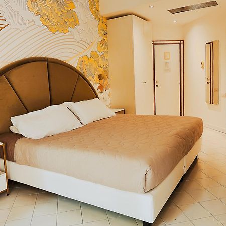 Hotel President - Vintage Hotel In Centro リッチョーネ エクステリア 写真