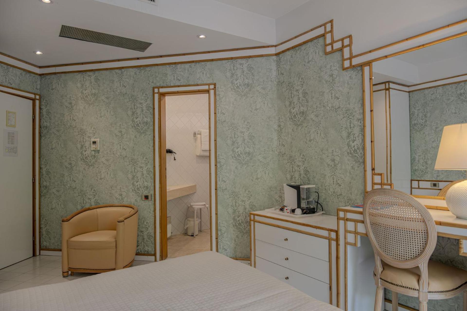 Hotel President - Vintage Hotel In Centro リッチョーネ エクステリア 写真