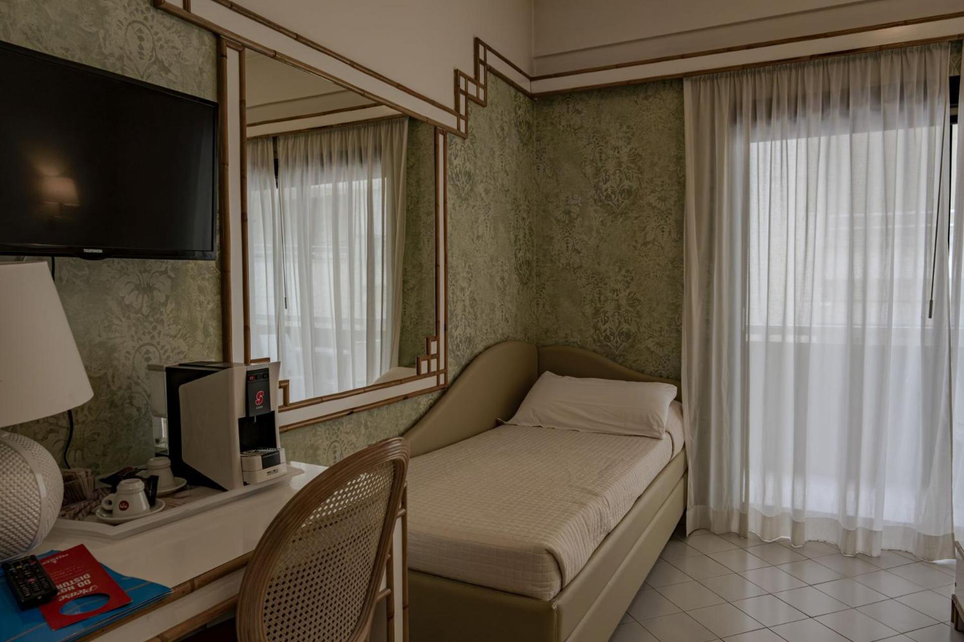 Hotel President - Vintage Hotel In Centro リッチョーネ エクステリア 写真