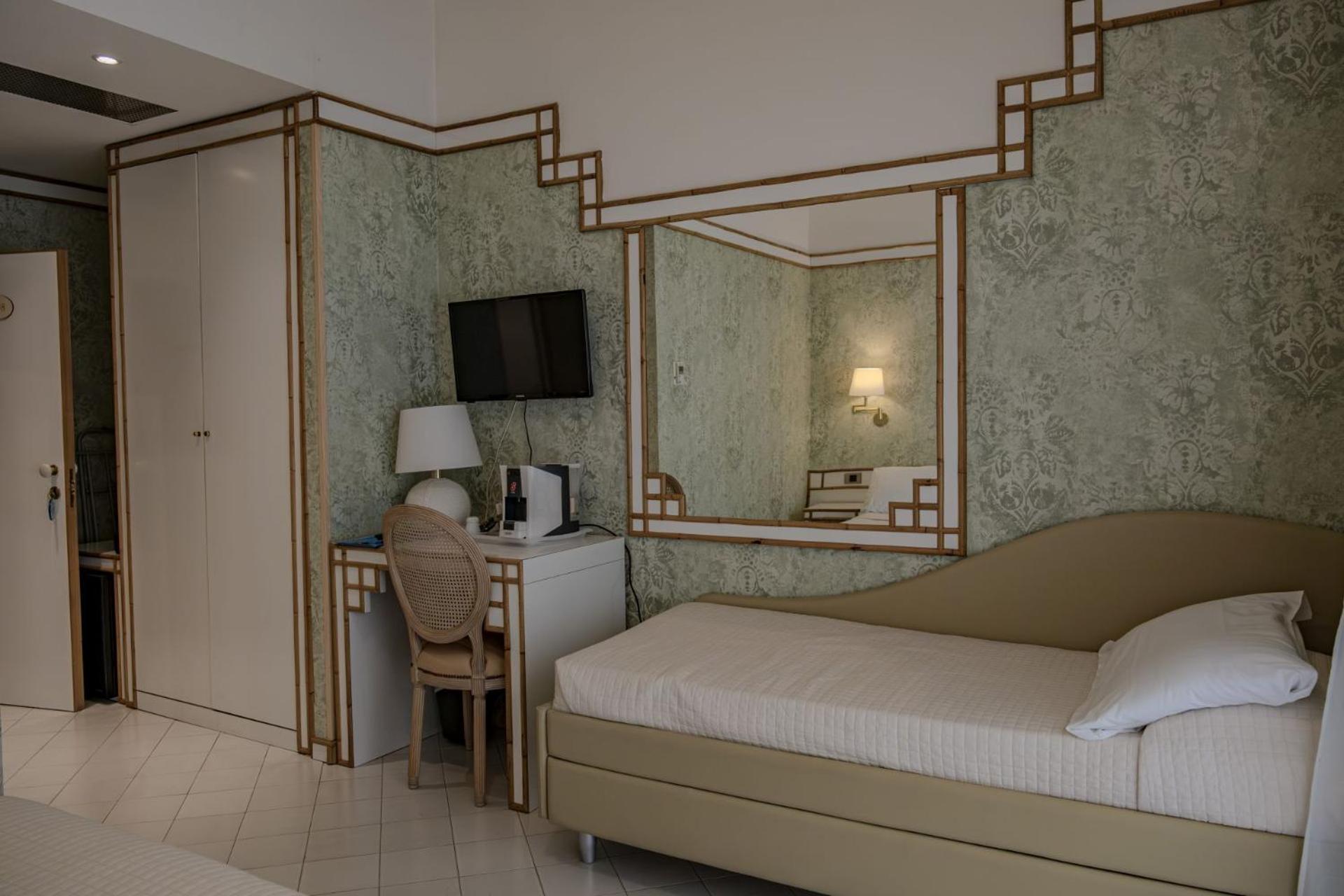 Hotel President - Vintage Hotel In Centro リッチョーネ エクステリア 写真