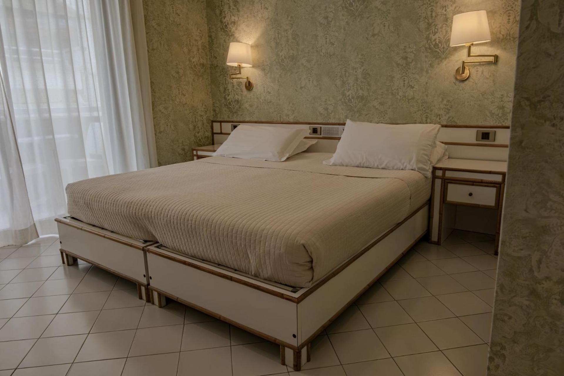 Hotel President - Vintage Hotel In Centro リッチョーネ エクステリア 写真