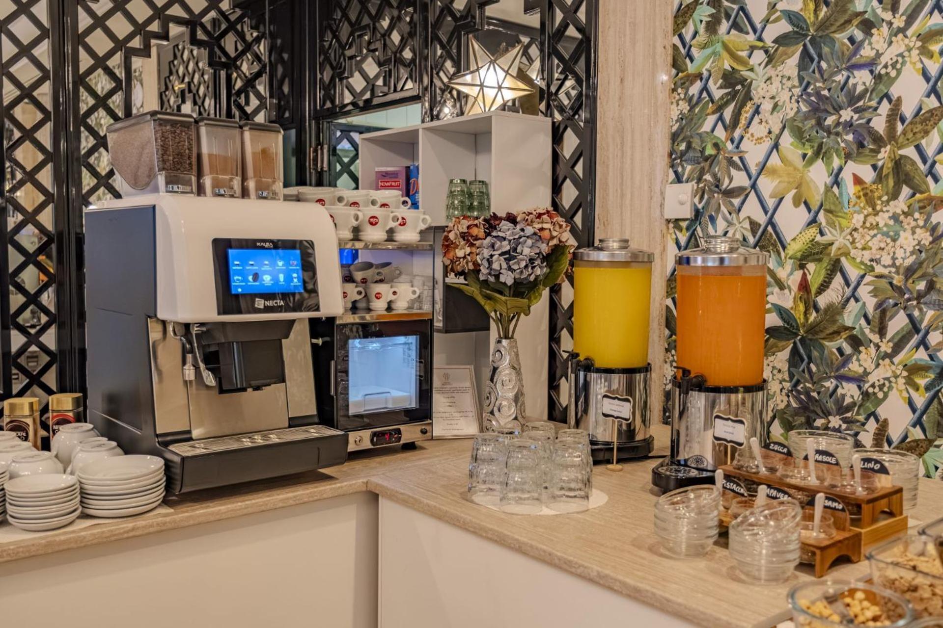 Hotel President - Vintage Hotel In Centro リッチョーネ エクステリア 写真