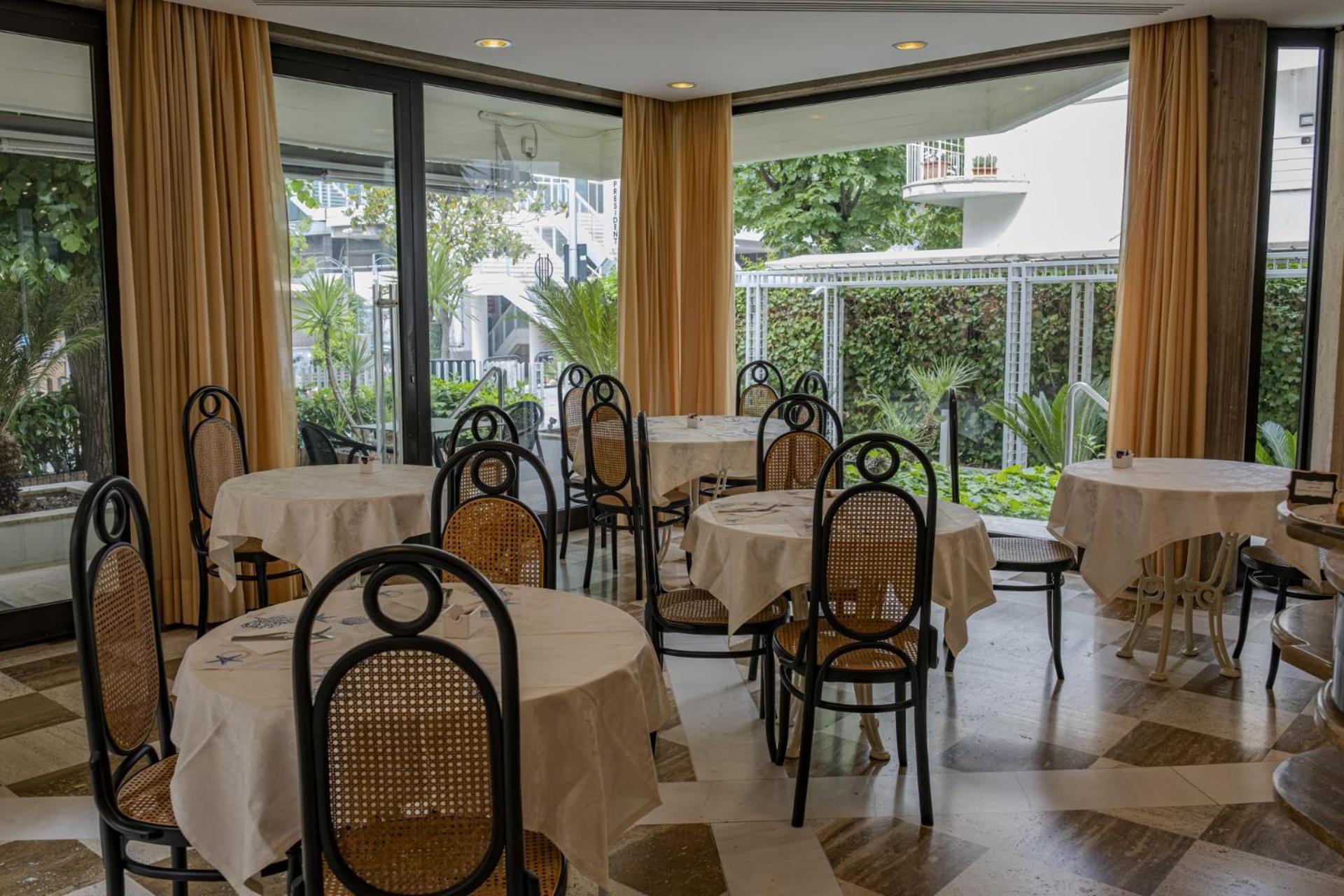 Hotel President - Vintage Hotel In Centro リッチョーネ エクステリア 写真