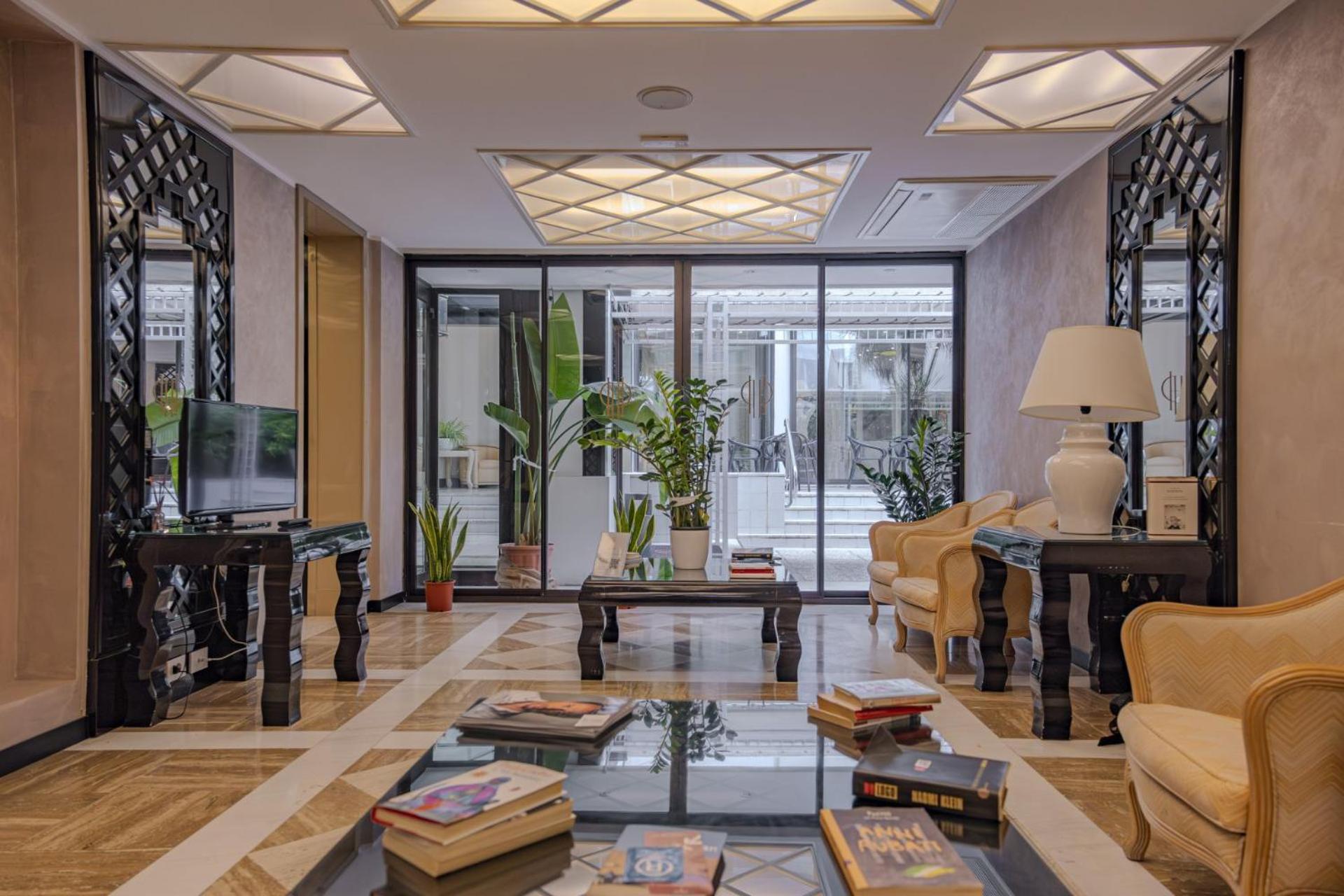 Hotel President - Vintage Hotel In Centro リッチョーネ エクステリア 写真