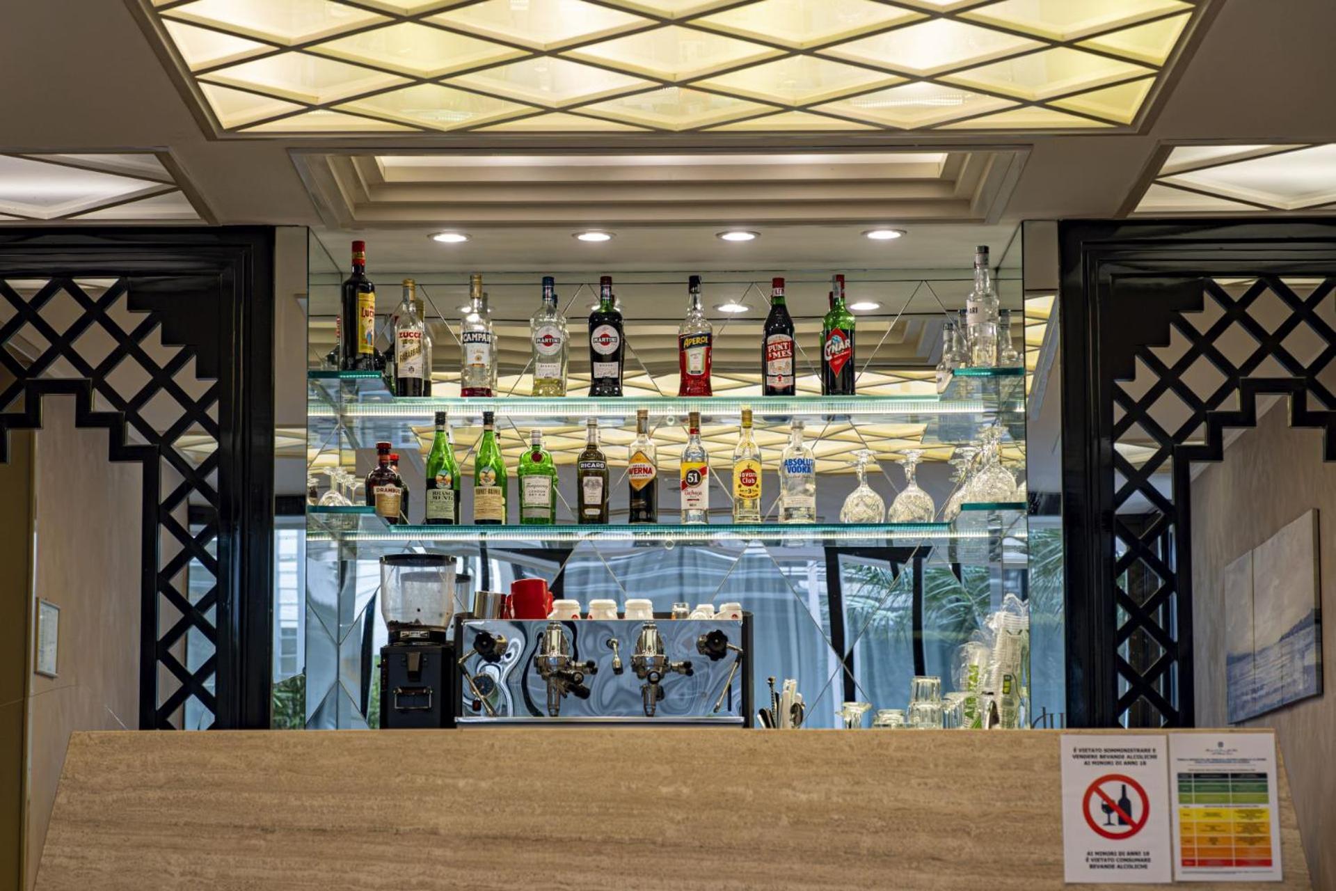 Hotel President - Vintage Hotel In Centro リッチョーネ エクステリア 写真