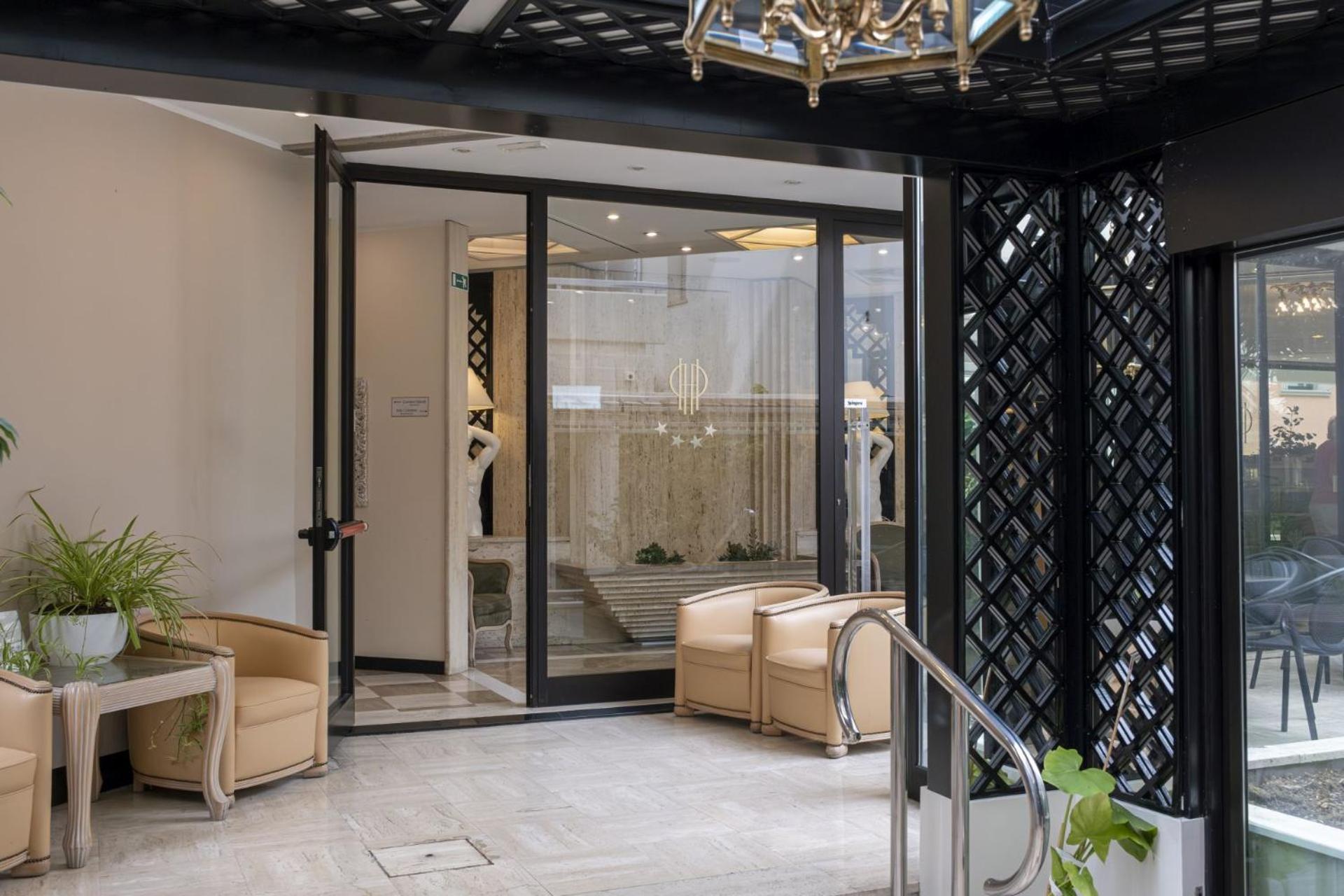 Hotel President - Vintage Hotel In Centro リッチョーネ エクステリア 写真