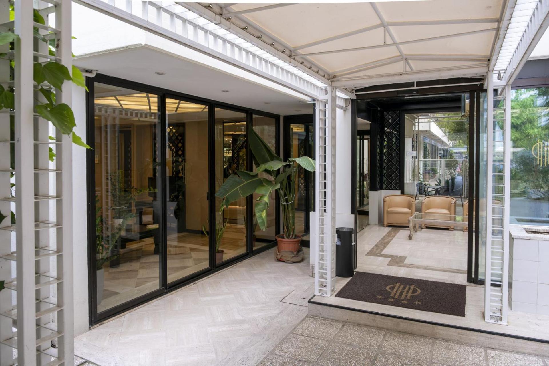 Hotel President - Vintage Hotel In Centro リッチョーネ エクステリア 写真