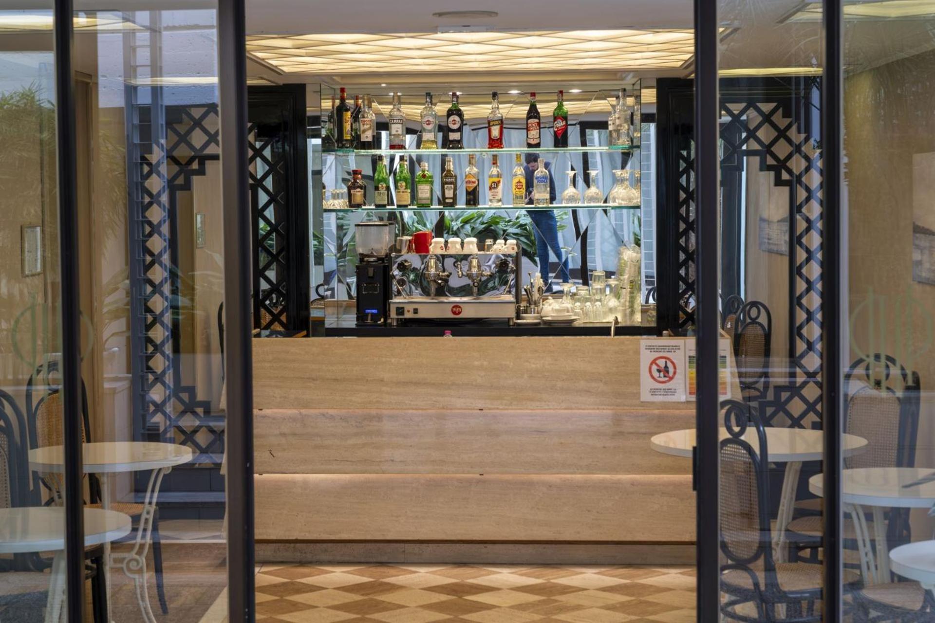 Hotel President - Vintage Hotel In Centro リッチョーネ エクステリア 写真