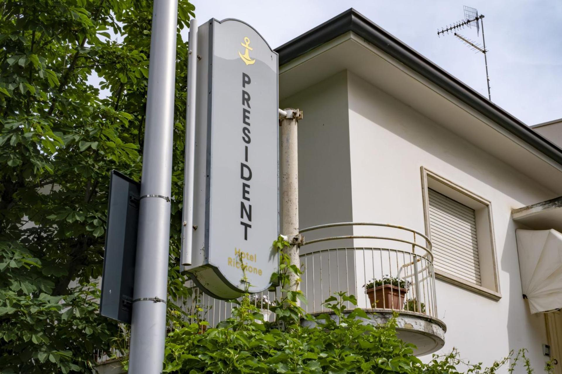 Hotel President - Vintage Hotel In Centro リッチョーネ エクステリア 写真