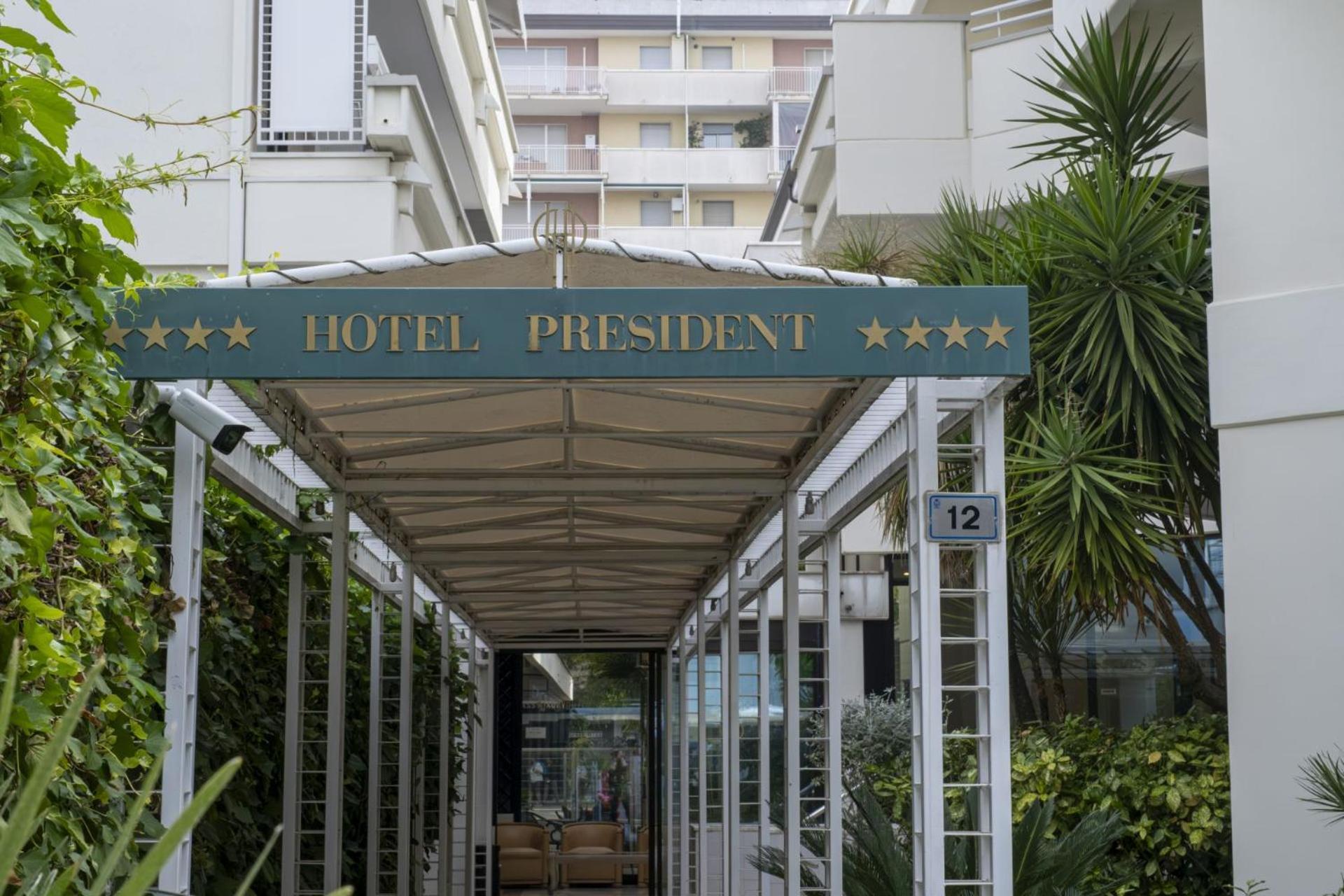 Hotel President - Vintage Hotel In Centro リッチョーネ エクステリア 写真
