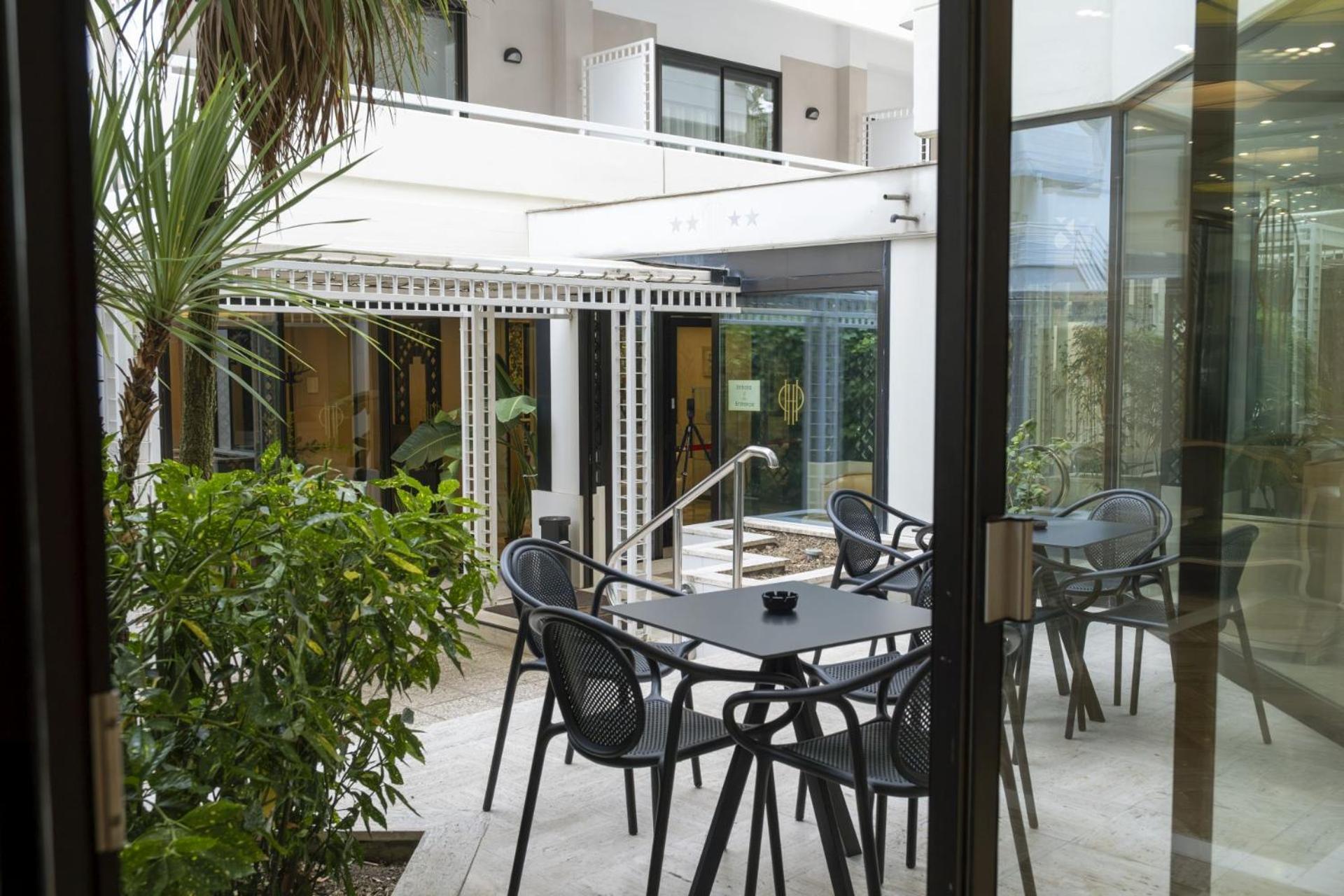 Hotel President - Vintage Hotel In Centro リッチョーネ エクステリア 写真