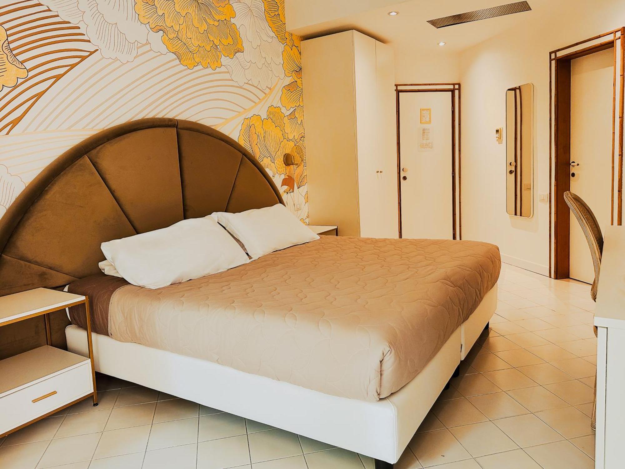 Hotel President - Vintage Hotel In Centro リッチョーネ エクステリア 写真