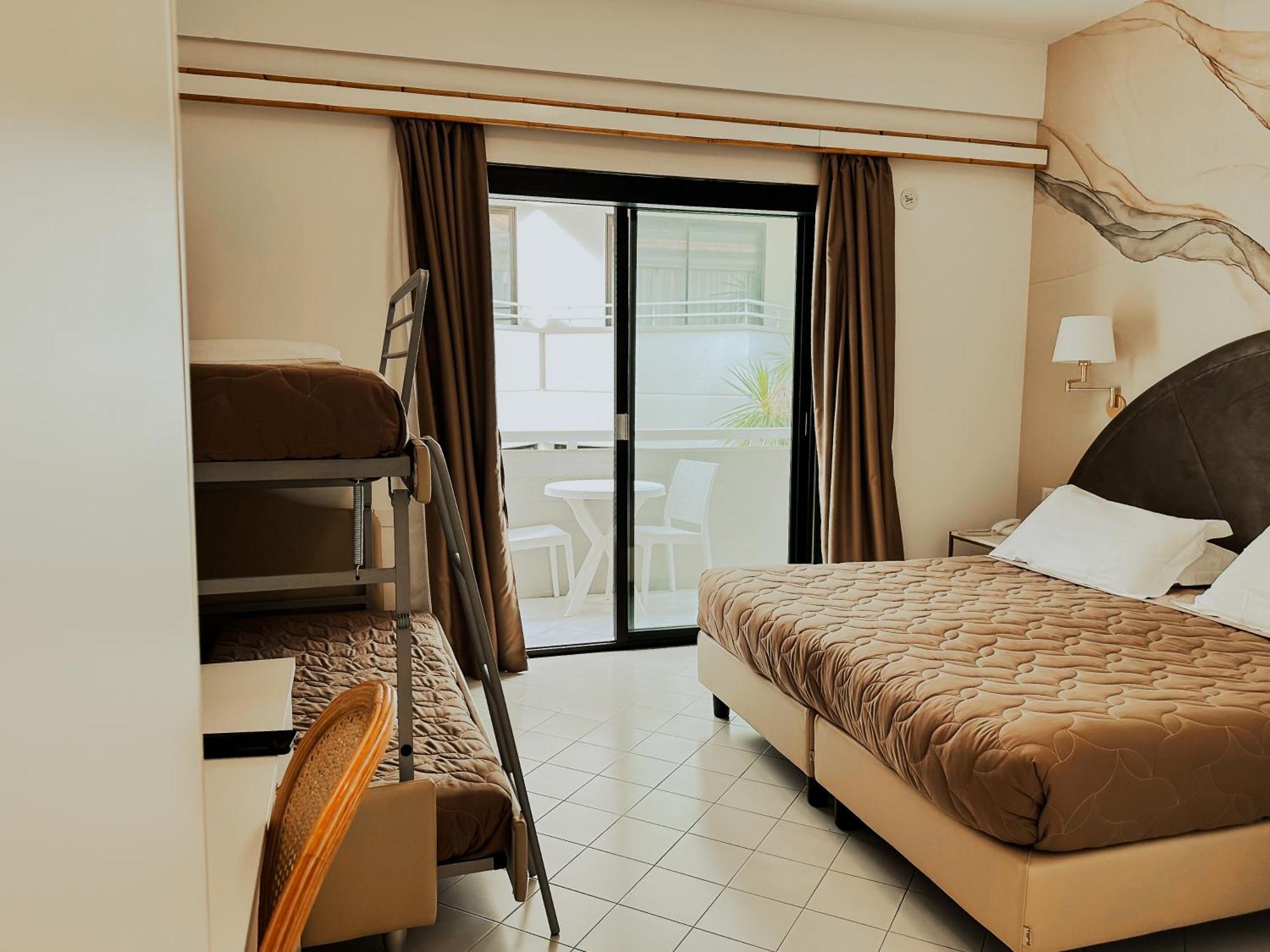 Hotel President - Vintage Hotel In Centro リッチョーネ エクステリア 写真