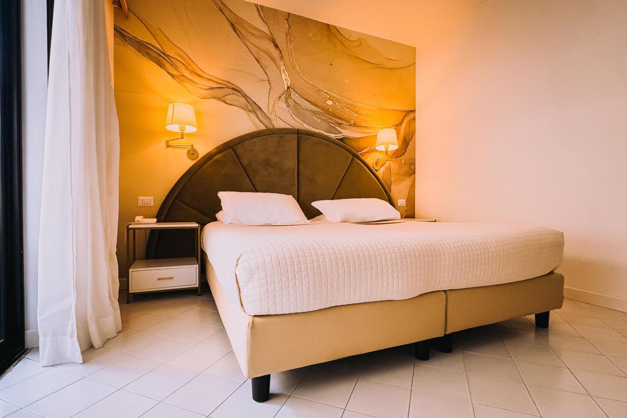 Hotel President - Vintage Hotel In Centro リッチョーネ エクステリア 写真