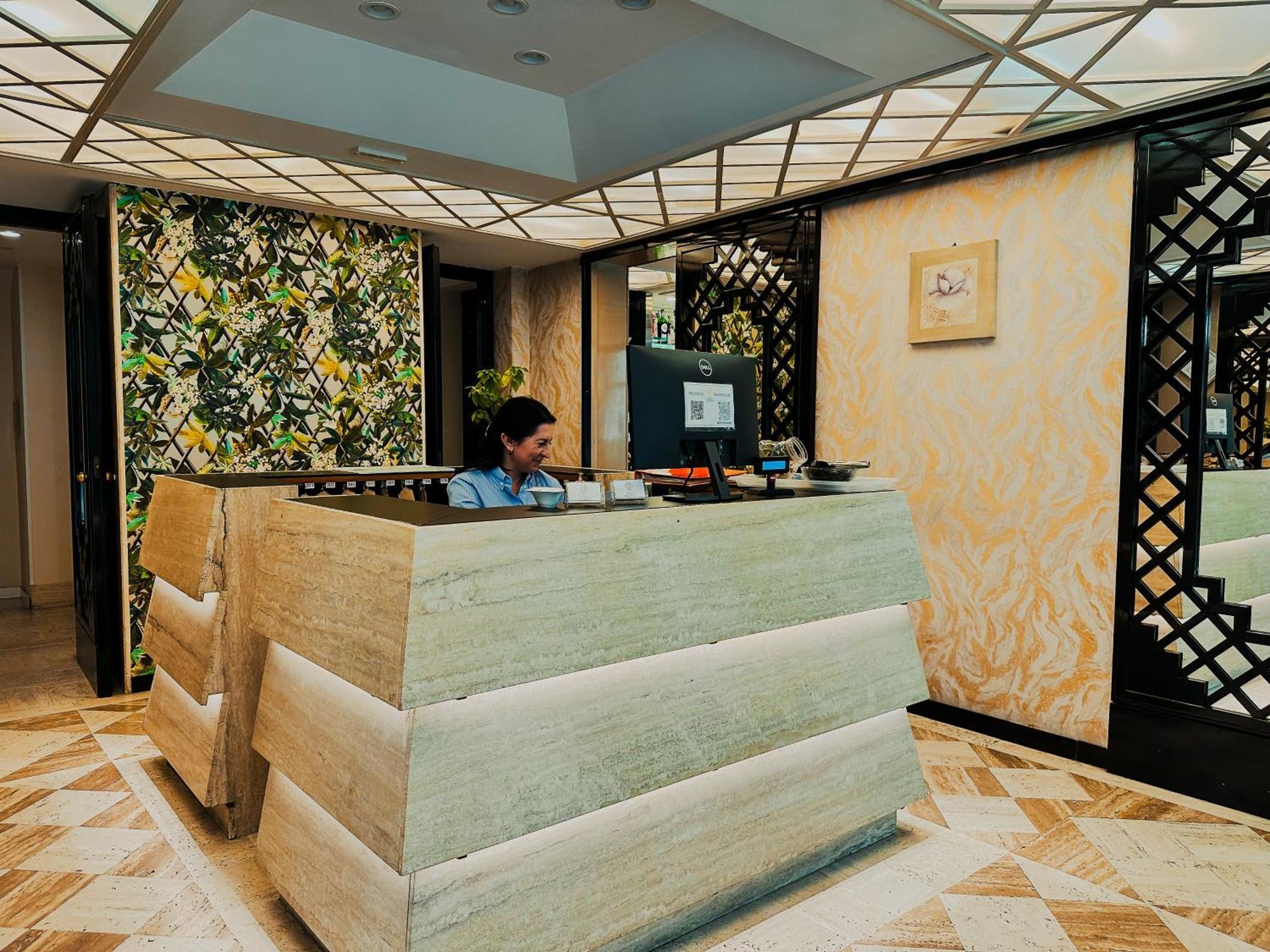 Hotel President - Vintage Hotel In Centro リッチョーネ エクステリア 写真