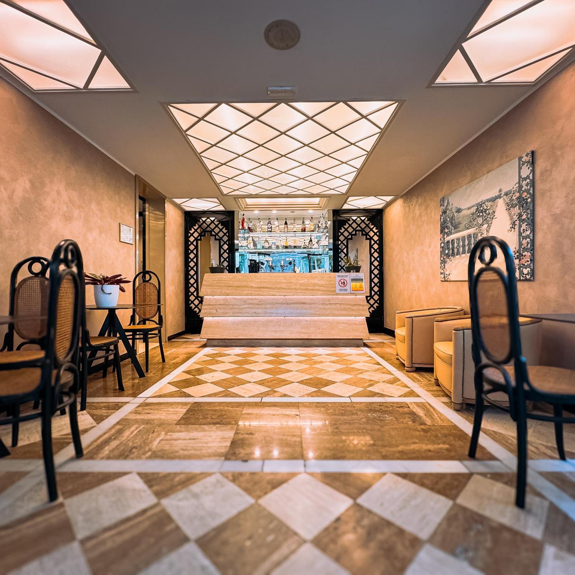 Hotel President - Vintage Hotel In Centro リッチョーネ エクステリア 写真